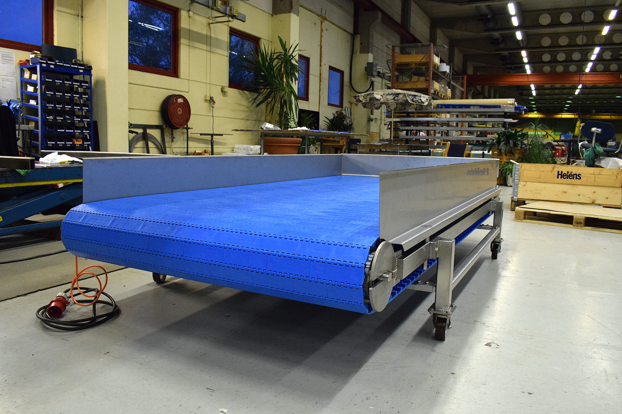 Stainless steel belt conveyor with removable side edges- Bofab Conveyor AB