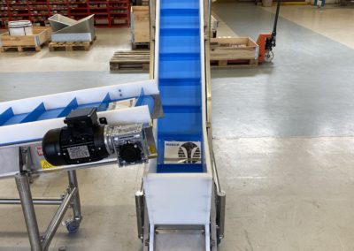 Stainless steel belt conveyor with removable side edges- Bofab Conveyor AB