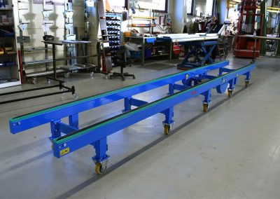 Roller Chain Conveyor on wheels constructed by Bofab Conveyor AB Vadstena